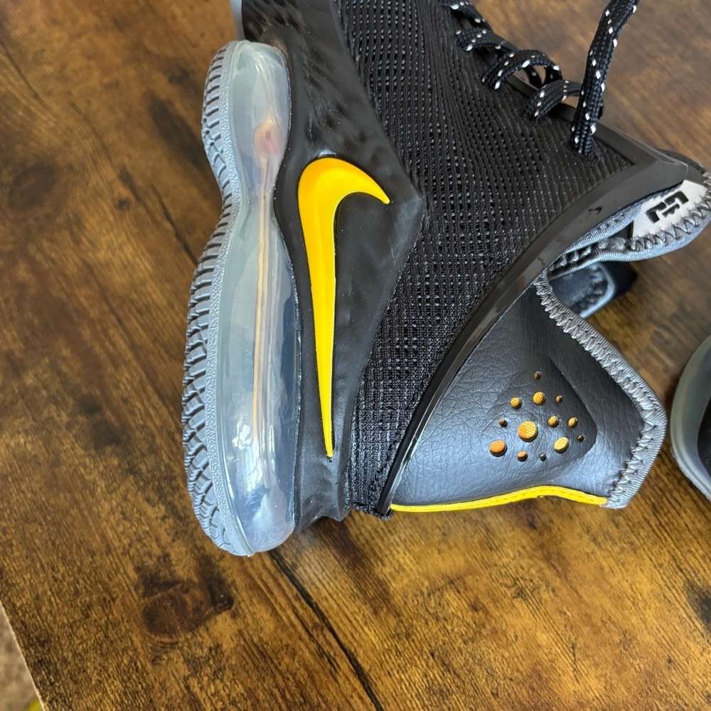 LeBron 19 Low 'Witness' sneakers - Picture 9 of 14
